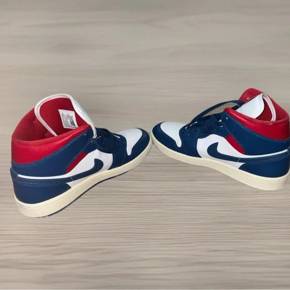 Wmns Jordans Size 10.5/Mens 9 Sneakers - French Blue, Red, and White - Picture 4 of 6